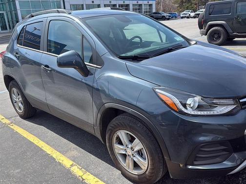 Shadow Gray Metallic 2022 Chevrolet Trax LT