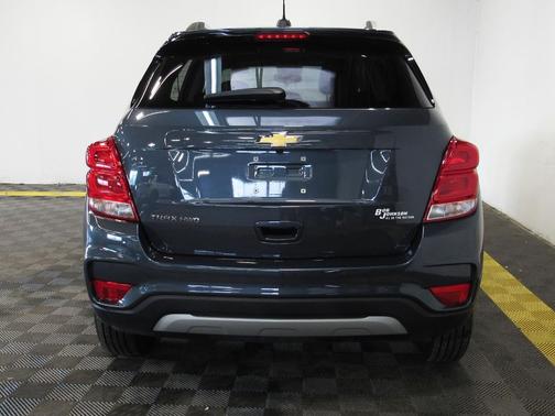 Shadow Gray Metallic 2022 Chevrolet Trax LT