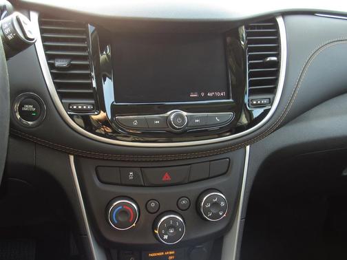 Shadow Gray Metallic 2022 Chevrolet Trax LT