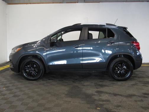 Shadow Gray Metallic 2022 Chevrolet Trax LT