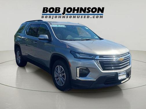 Sterling Gray Metallic 2023 Chevrolet Traverse LT Cloth