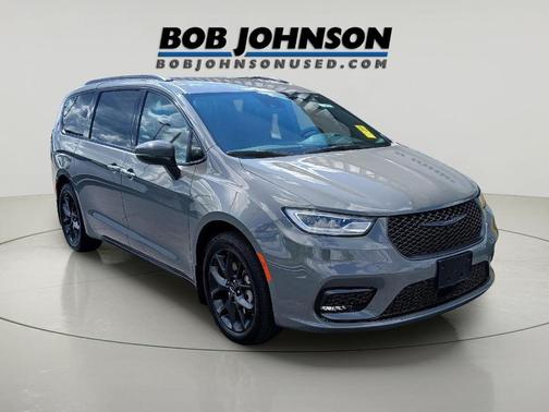 Ceramic Gray Clearcoat 2023 Chrysler Pacifica Touring L