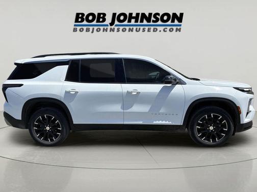 Summit White 2025 Chevrolet Traverse LT