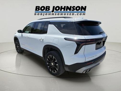 Summit White 2025 Chevrolet Traverse LT