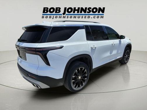 Summit White 2025 Chevrolet Traverse LT