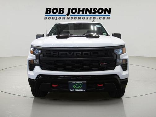 Summit White 2022 Chevrolet Silverado 1500 Custom Trail Boss