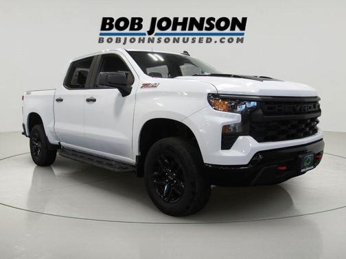 Summit White 2022 Chevrolet Silverado 1500 Custom Trail Boss