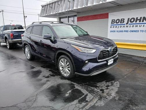 2023 Toyota Highlander Hybrid Platinum