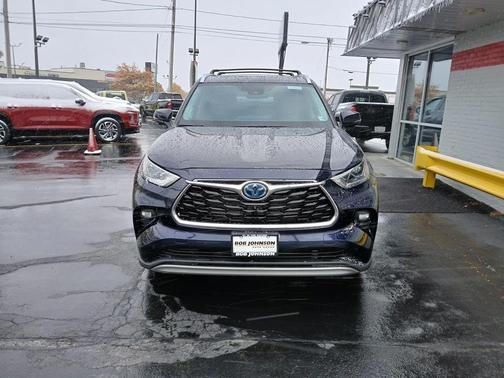 2023 Toyota Highlander Hybrid Platinum