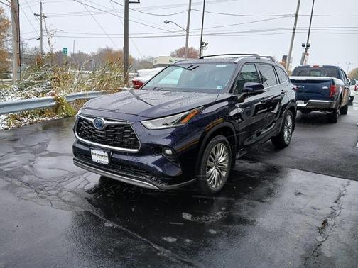 2023 Toyota Highlander Hybrid Platinum