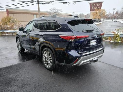 2023 Toyota Highlander Hybrid Platinum