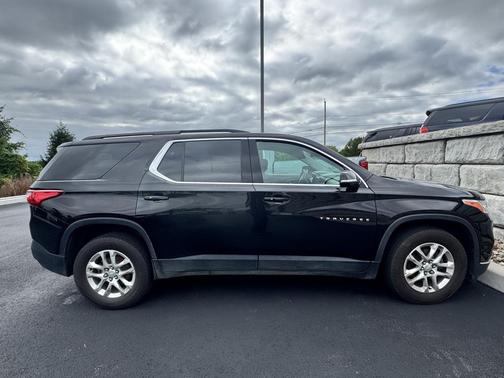 2021 Chevrolet Traverse LT Cloth