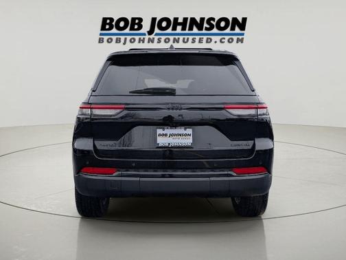 Diamond Black Crystal Pearlcoat 2024 Jeep Grand Cherokee Limited