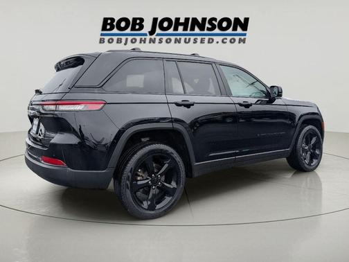 Diamond Black Crystal Pearlcoat 2024 Jeep Grand Cherokee Limited