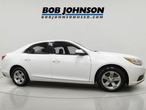 Summit White 2015 Chevrolet Malibu 1LT