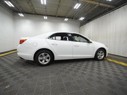 Summit White 2015 Chevrolet Malibu 1LT