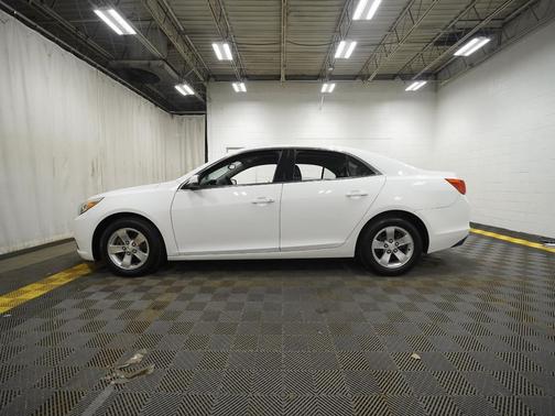 Summit White 2015 Chevrolet Malibu 1LT