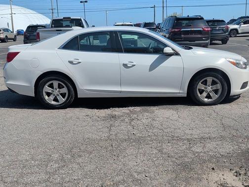 Summit White 2015 Chevrolet Malibu 1LT