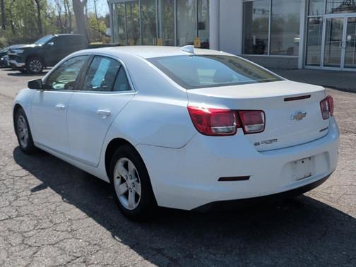 Summit White 2015 Chevrolet Malibu 1LT