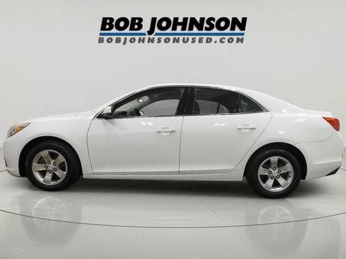 Summit White 2015 Chevrolet Malibu 1LT