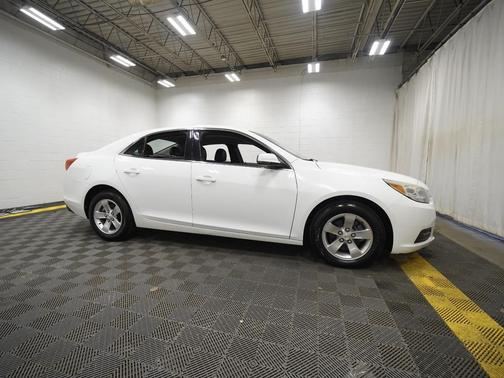 Summit White 2015 Chevrolet Malibu 1LT