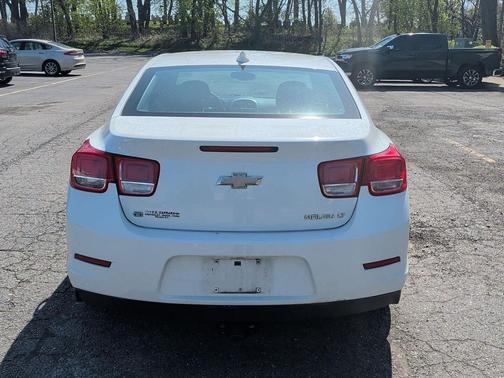 Summit White 2015 Chevrolet Malibu 1LT