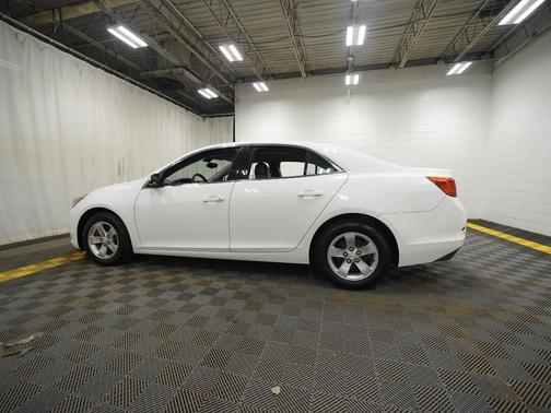 Summit White 2015 Chevrolet Malibu 1LT