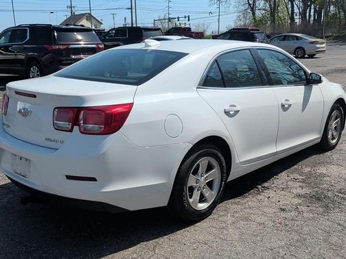 Summit White 2015 Chevrolet Malibu 1LT