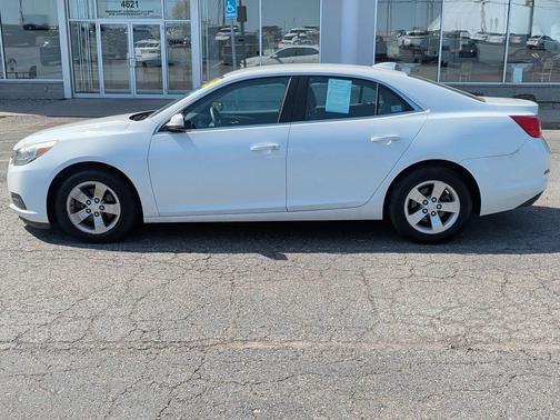 Summit White 2015 Chevrolet Malibu 1LT