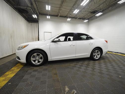 Summit White 2015 Chevrolet Malibu 1LT