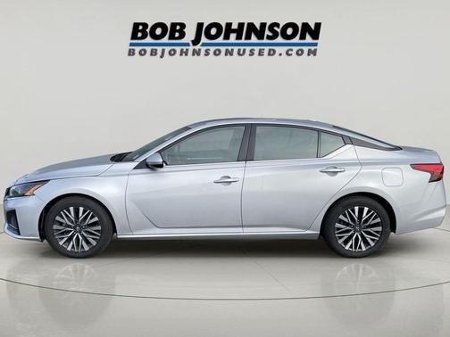 Brilliant Silver Metallic 2023 Nissan Altima 2.5 SV