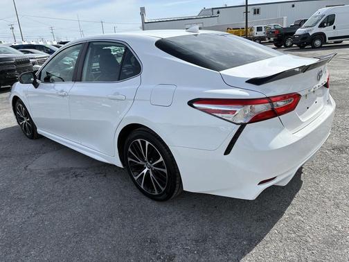 Super White 2020 Toyota Camry SE