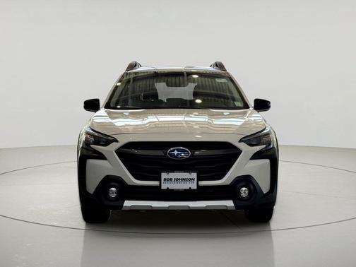Crystal White Pearl 2023 Subaru Outback Limited