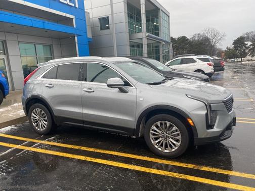 2024 Cadillac XT4 Premium Luxury