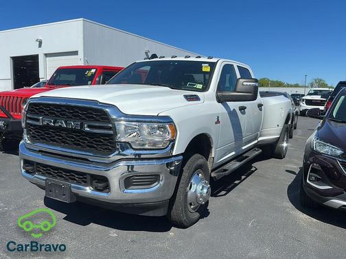 Bright White Clearcoat 2024 RAM 3500 Tradesman Crew Cab 4x4 8' Box