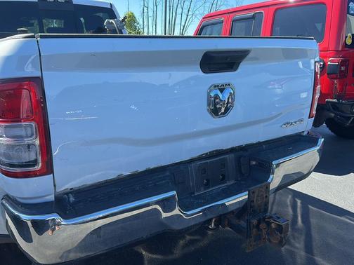 Bright White Clearcoat 2024 RAM 3500 Tradesman Crew Cab 4x4 8' Box