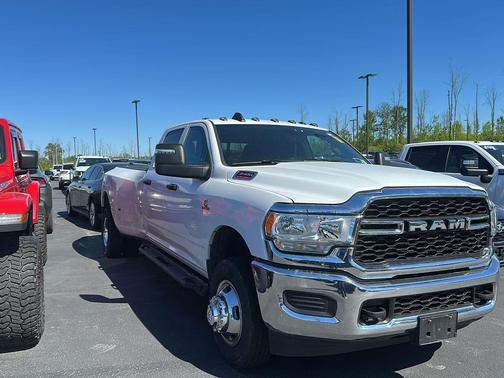 Bright White Clearcoat 2024 RAM 3500 Tradesman Crew Cab 4x4 8' Box