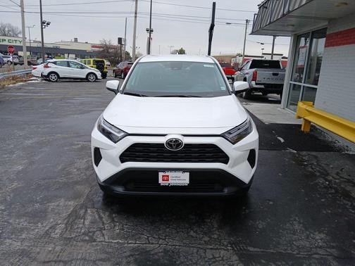 2024 Toyota RAV4 LE