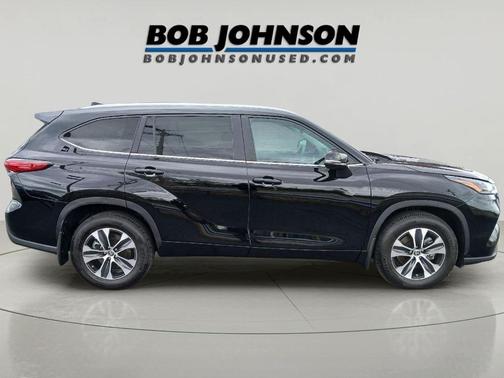 Midnight Black Metallic 2023 Toyota Highlander XLE