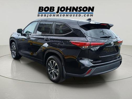 Midnight Black Metallic 2023 Toyota Highlander XLE