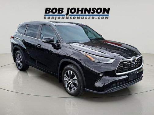 Midnight Black Metallic 2023 Toyota Highlander XLE