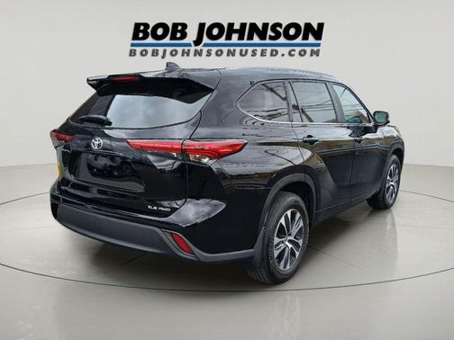 Midnight Black Metallic 2023 Toyota Highlander XLE