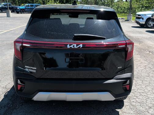 Fusion Black 2024 Kia Seltos LX