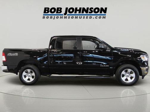 Diamond Black Crystal Pearlcoat 2023 RAM 1500 Big Horn/Lone Star