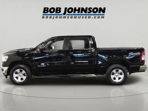 Diamond Black Crystal Pearlcoat 2023 RAM 1500 Big Horn/Lone Star