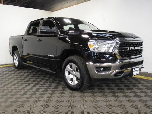 Diamond Black Crystal Pearlcoat 2023 RAM 1500 Big Horn/Lone Star