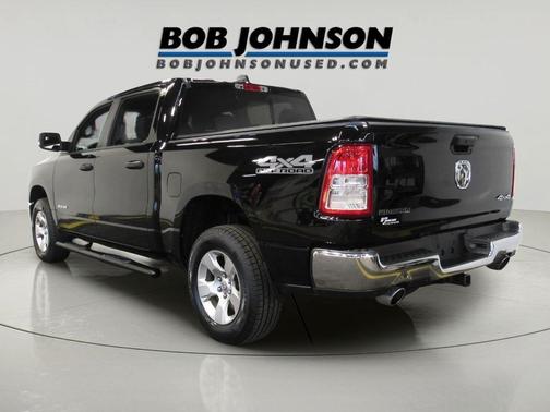 Diamond Black Crystal Pearlcoat 2023 RAM 1500 Big Horn/Lone Star
