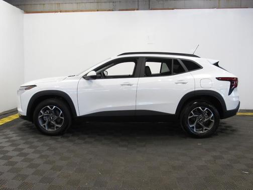 Summit White 2025 Chevrolet Trax LT