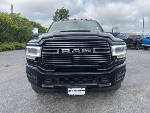 2023 RAM 2500 Laramie Crew Cab 4x4 6'4' Box