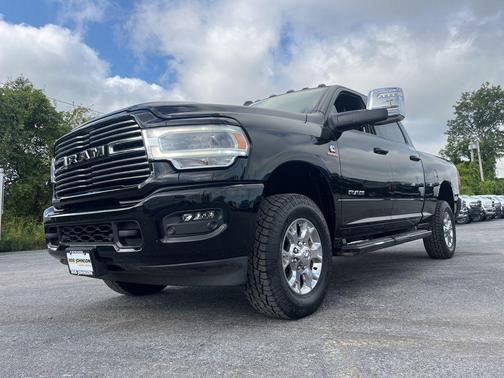 2023 RAM 2500 Laramie Crew Cab 4x4 6'4' Box